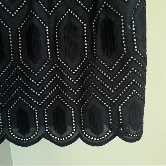 Ann Taylor Navy Eyelet Sleeveless Top NWT - Picture 2 of 2